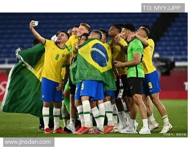 INS热门足球球星高清美照展示绿茵场上最具魅力瞬间